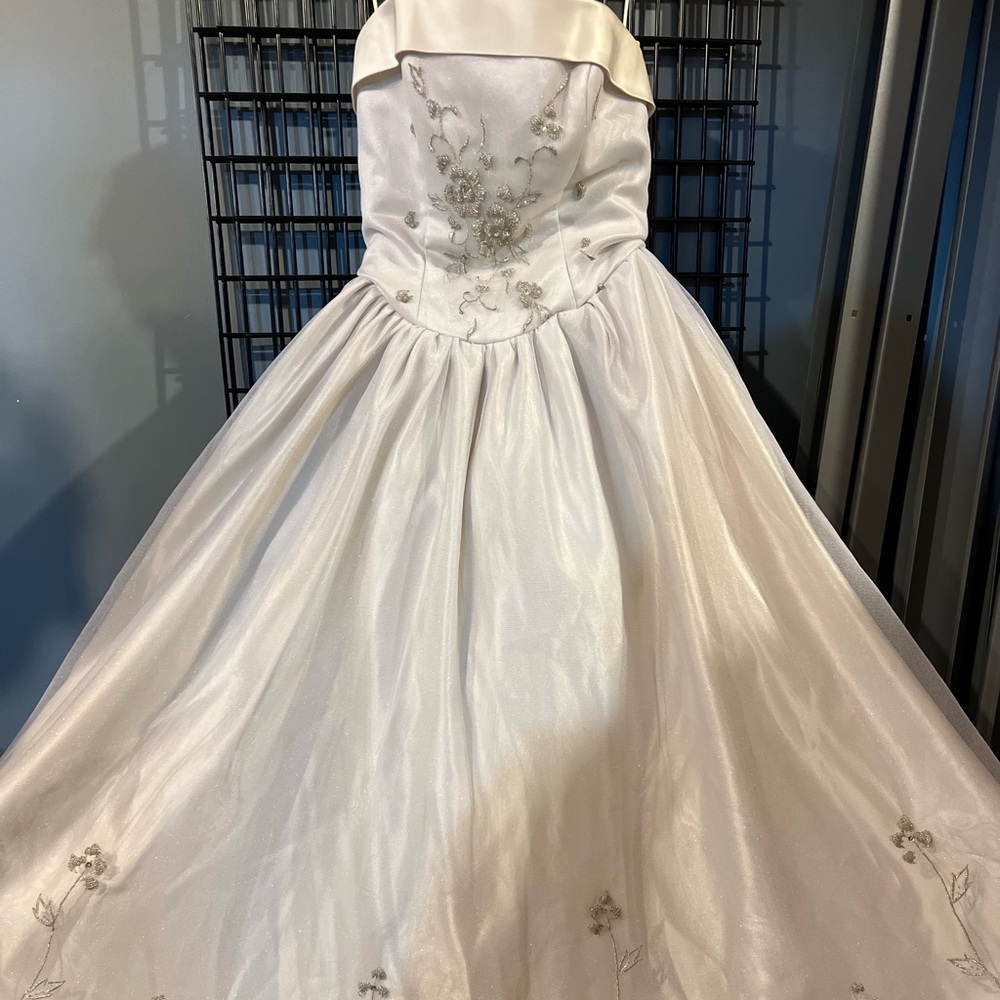Ivory wedding dress